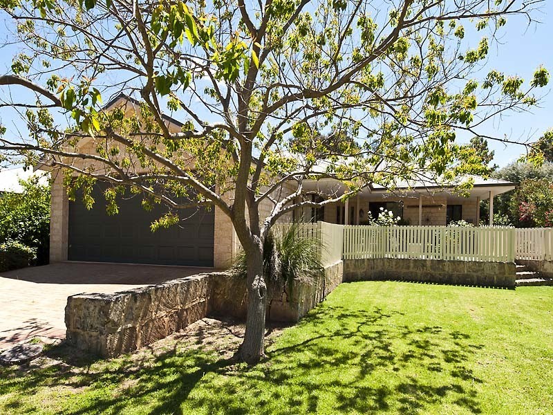 9 Orchard Street, Pinjarra WA 6208