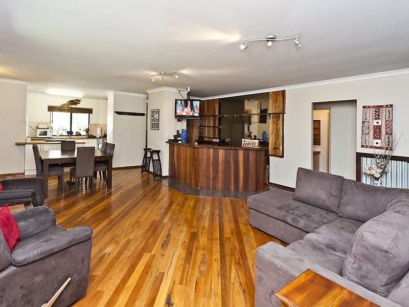 9 Orchard Street, Pinjarra WA 6208