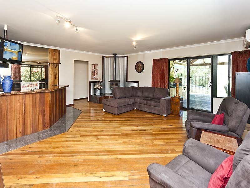 9 Orchard Street, Pinjarra WA 6208