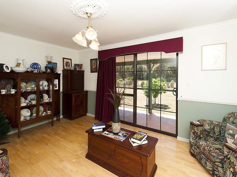 79 Nanga Road, Dwellingup WA 6213