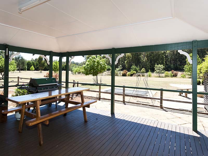 79 Nanga Road, Dwellingup WA 6213
