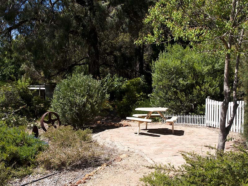 79 Nanga Road, Dwellingup WA 6213