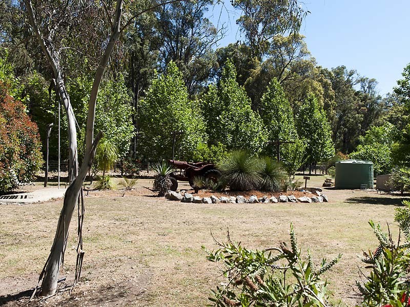 79 Nanga Road, Dwellingup WA 6213