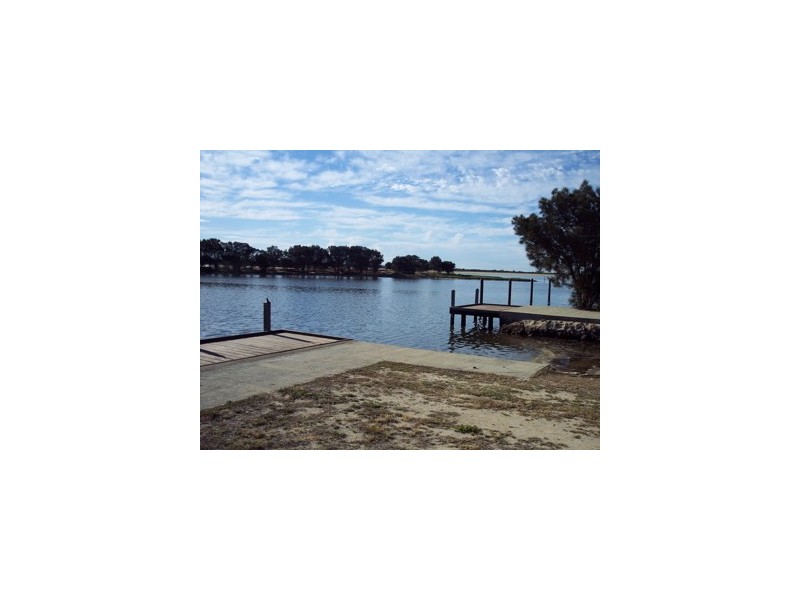 4 Batavia Quays, South Yunderup WA 6208