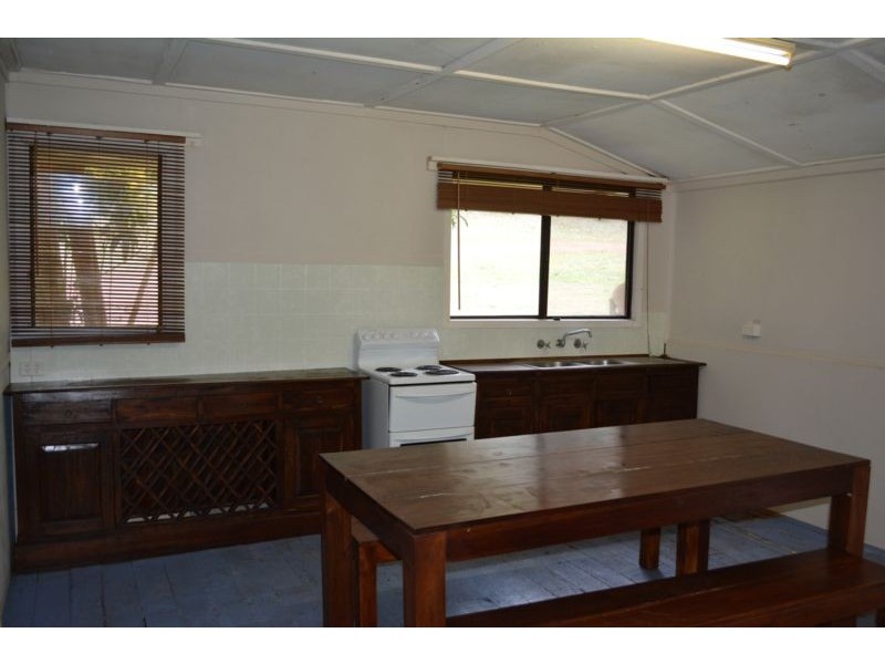 195 Holyoake Road, Dwellingup WA 6213