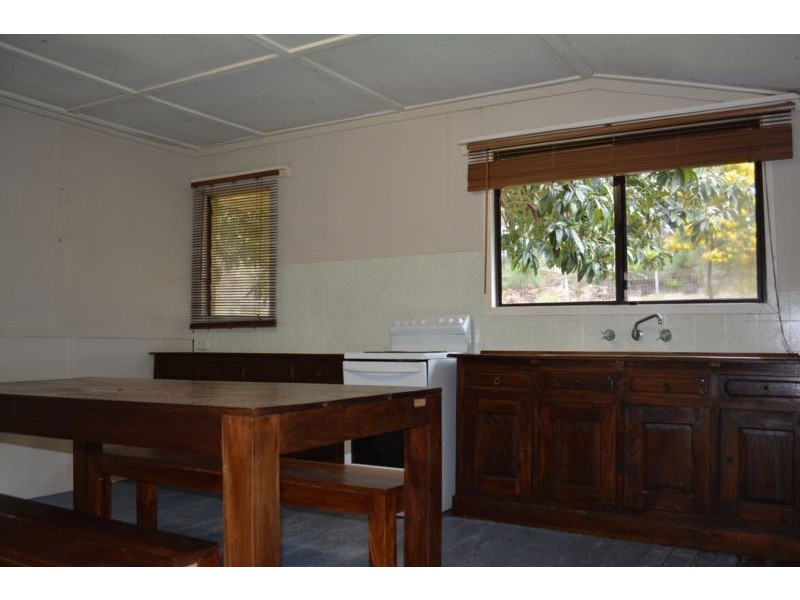 195 Holyoake Road, Dwellingup WA 6213