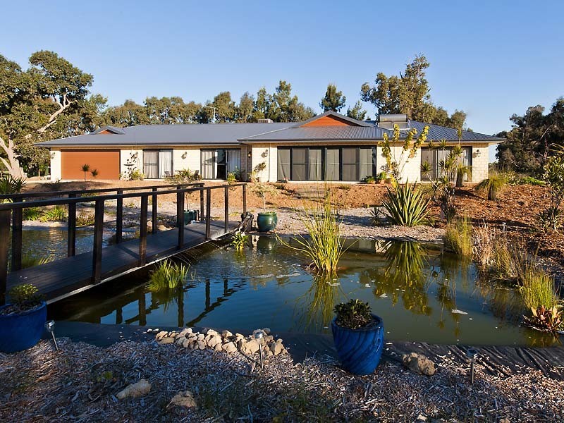 106 HANOVER WAY, Pinjarra WA 6208