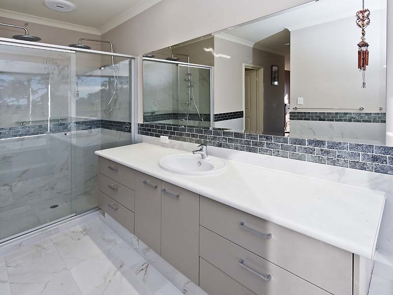 106 HANOVER WAY, Pinjarra WA 6208