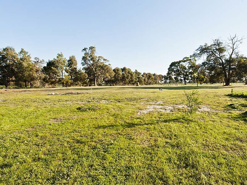 106 HANOVER WAY, Pinjarra WA 6208