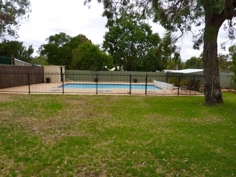 6 Hotham Avenue, Wandering WA 6308