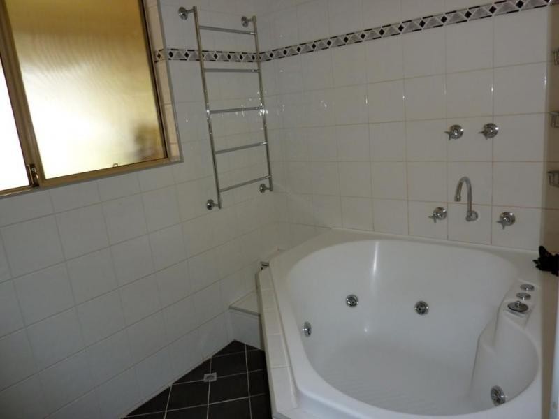 6 Hotham Avenue, Wandering WA 6308