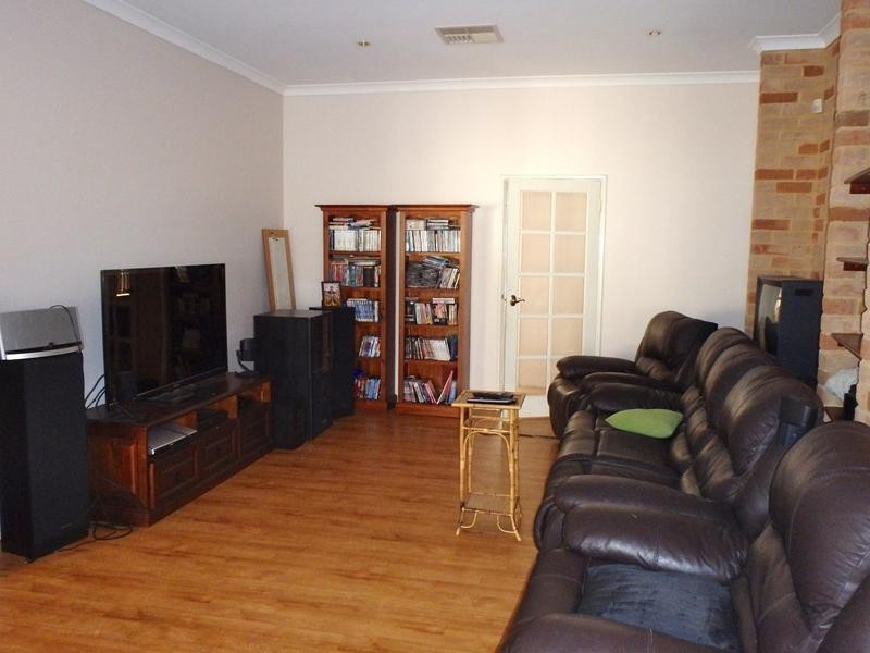 8 Country Road, Pinjarra WA 6208