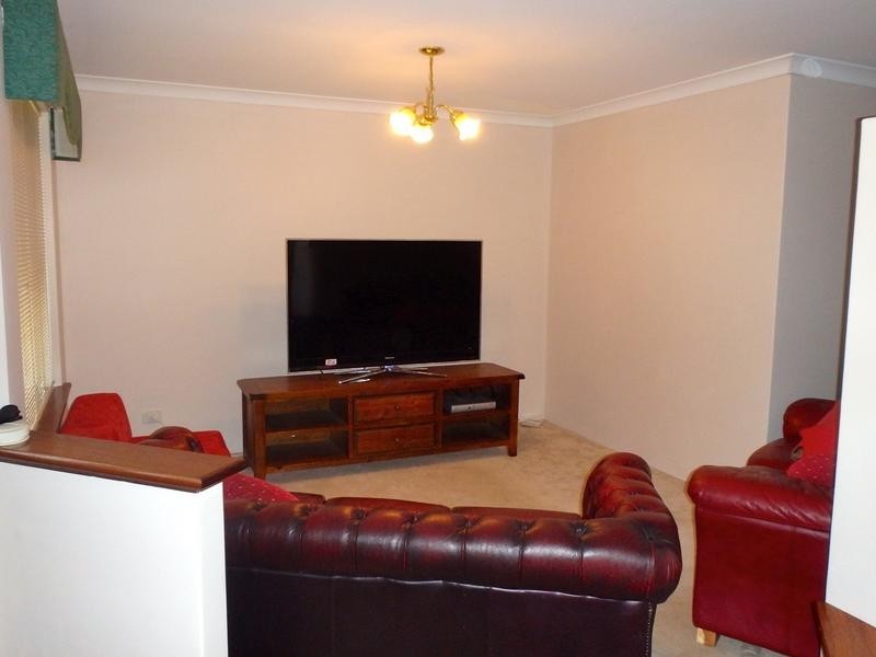 8 Country Road, Pinjarra WA 6208