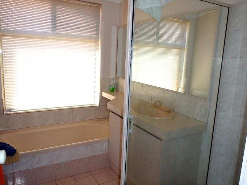 8 Country Road, Pinjarra WA 6208