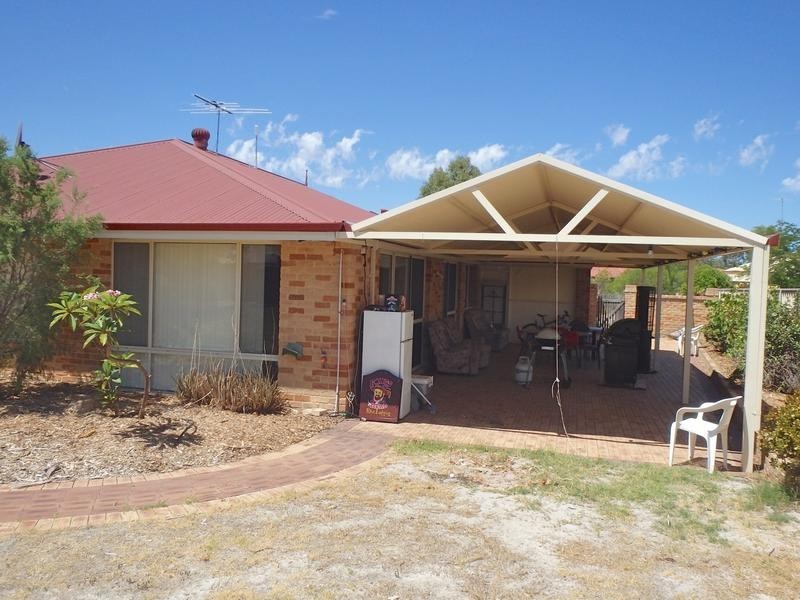 8 Country Road, Pinjarra WA 6208