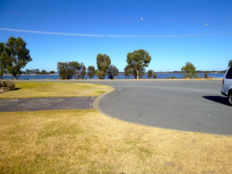 18 Wellya Crescent, South Yunderup WA 6208
