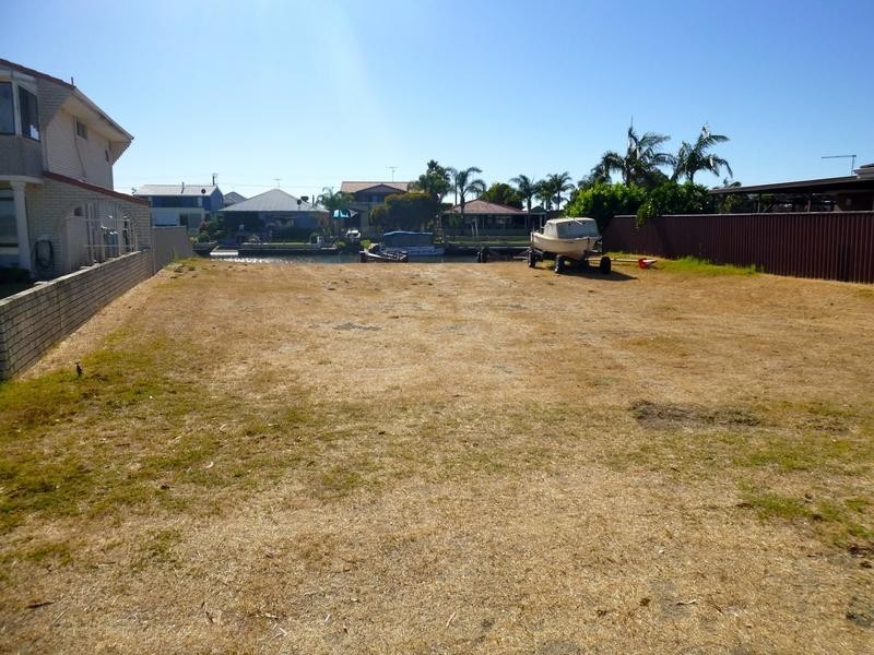 18 Wellya Crescent, South Yunderup WA 6208