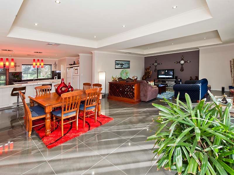 106 HANOVER WAY, West Pinjarra WA 6208