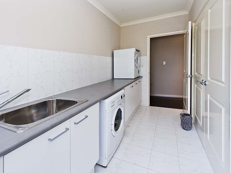 106 HANOVER WAY, West Pinjarra WA 6208