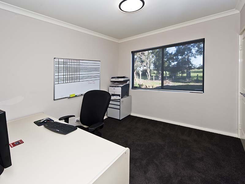 106 HANOVER WAY, West Pinjarra WA 6208