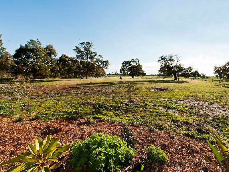 106 HANOVER WAY, West Pinjarra WA 6208
