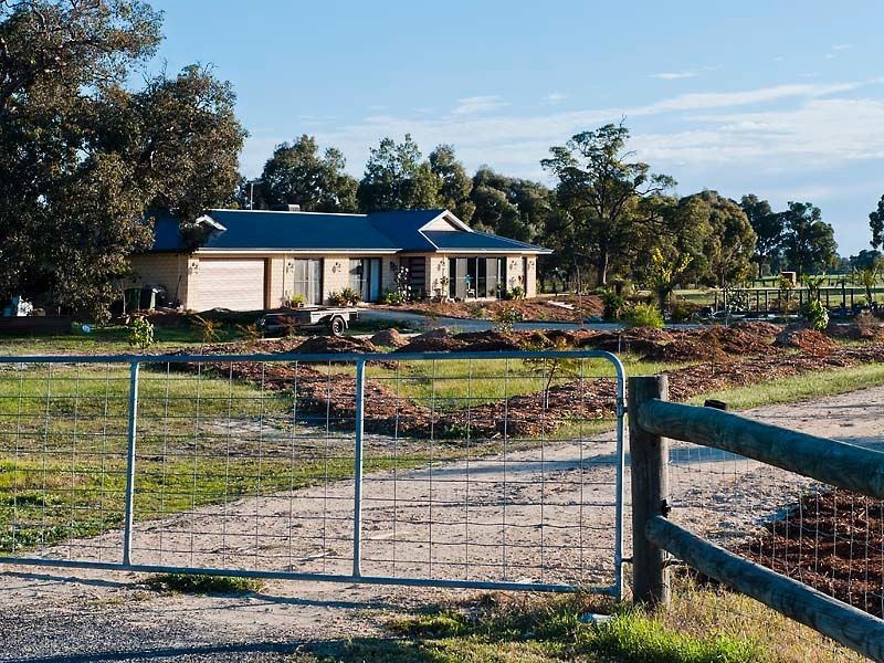 106 HANOVER WAY, West Pinjarra WA 6208