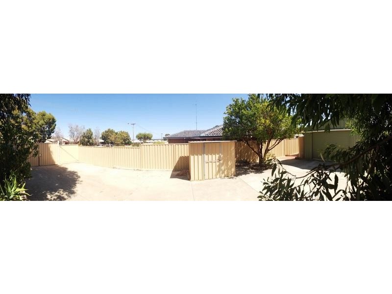 11 Sutton Street, Waroona WA 6215