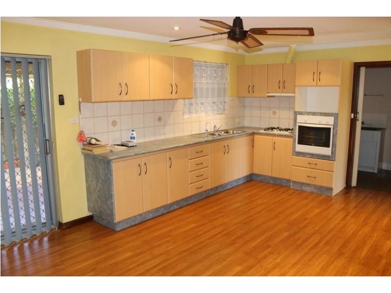 2 Peter Street, Pinjarra WA 6208