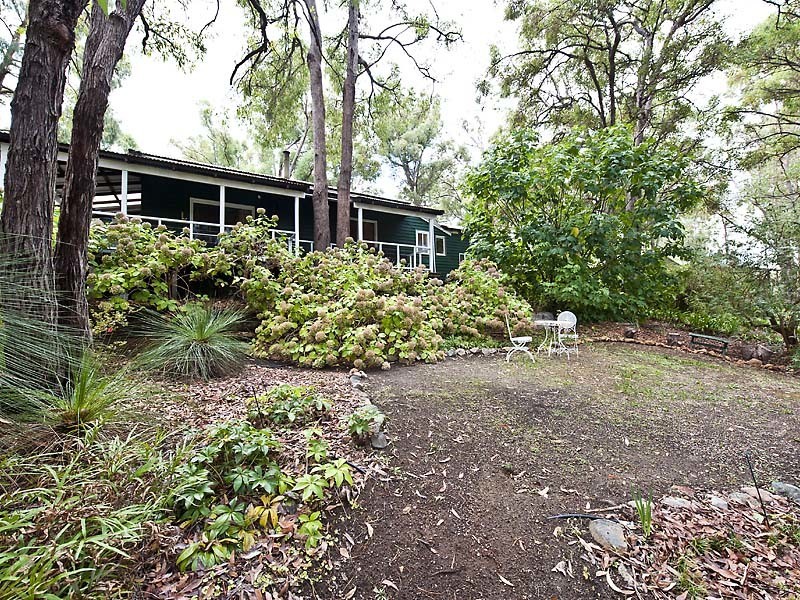 211 Holyoake Road, Dwellingup WA 6213