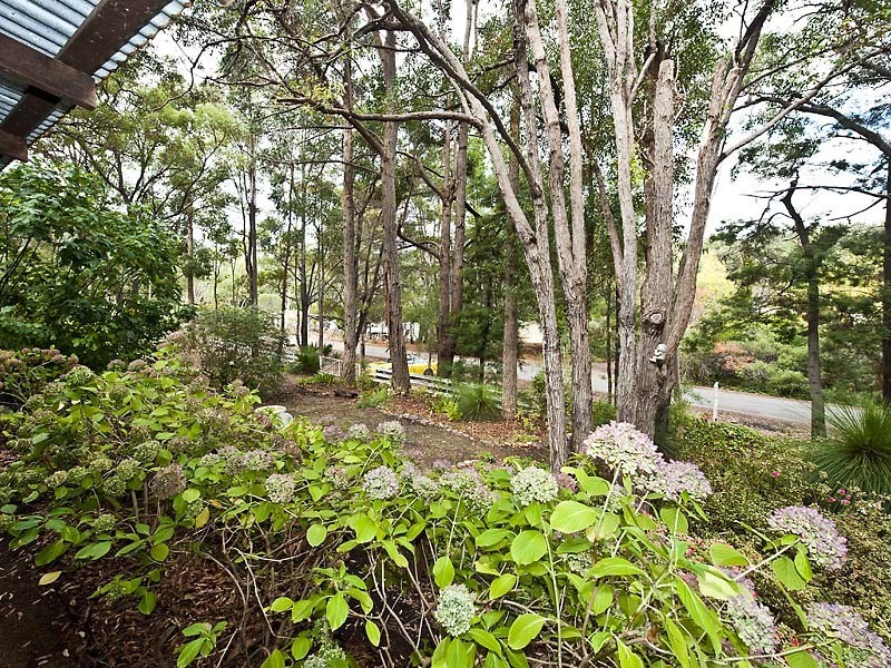 211 Holyoake Road, Dwellingup WA 6213