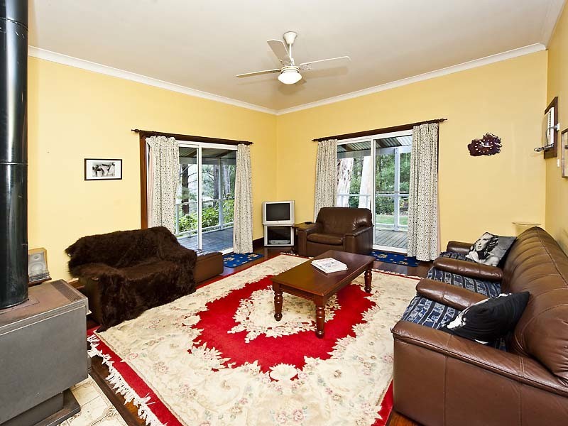 211 Holyoake Road, Dwellingup WA 6213