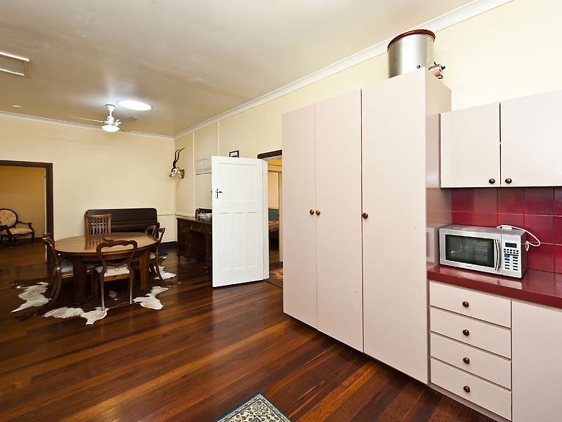 211 Holyoake Road, Dwellingup WA 6213