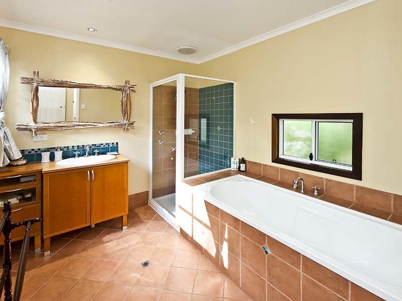 211 Holyoake Road, Dwellingup WA 6213