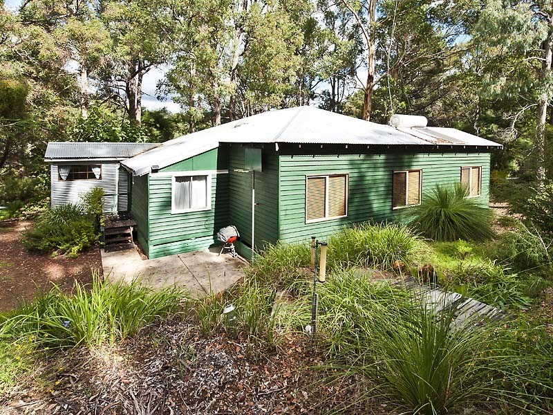 211 Holyoake Road, Dwellingup WA 6213