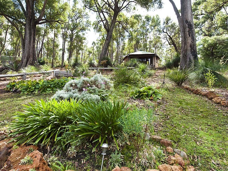 211 Holyoake Road, Dwellingup WA 6213