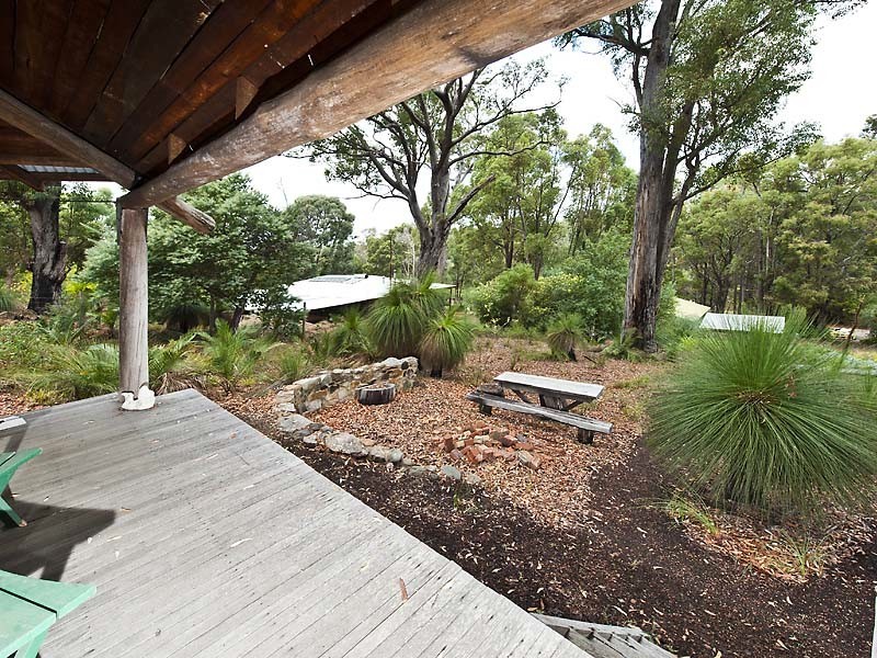 211 Holyoake Road, Dwellingup WA 6213