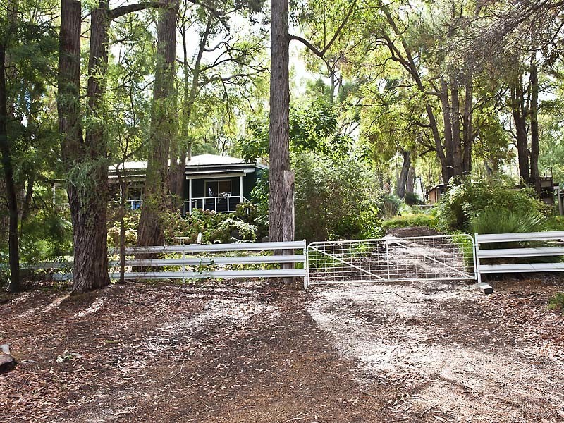 211 Holyoake Road, Dwellingup WA 6213