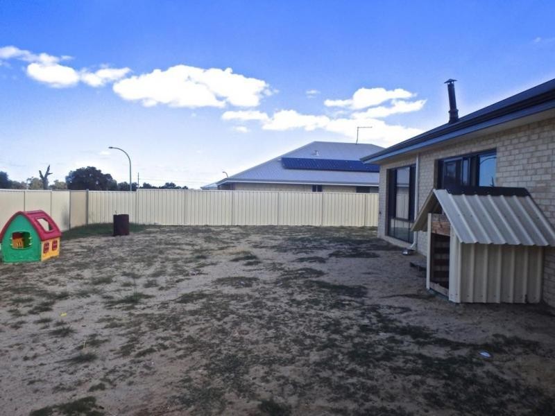 1 Chestnut Street, Pinjarra WA 6208