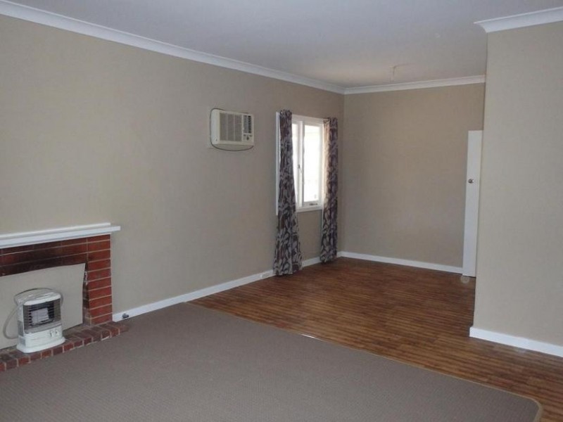 11 Dixon Avenue, Pinjarra WA 6208