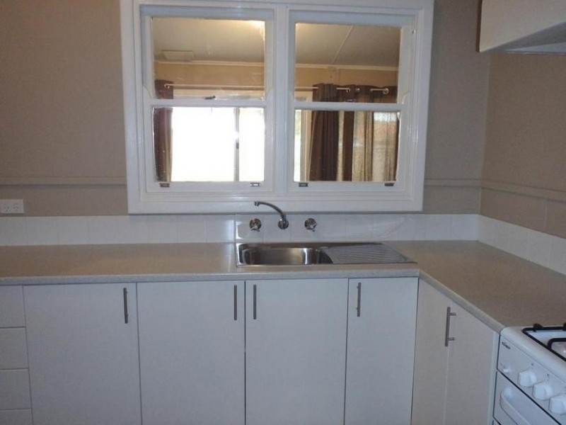 11 Dixon Avenue, Pinjarra WA 6208