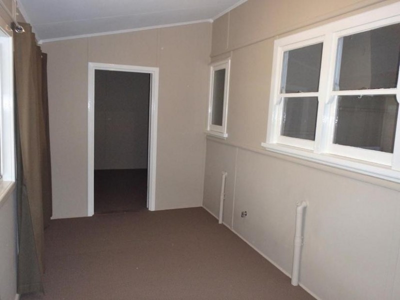 11 Dixon Avenue, Pinjarra WA 6208