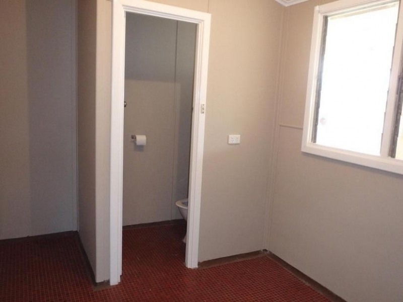 11 Dixon Avenue, Pinjarra WA 6208