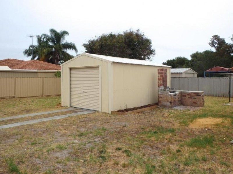 11 Dixon Avenue, Pinjarra WA 6208