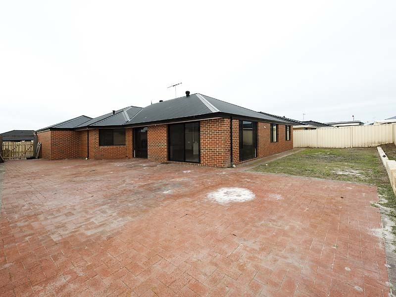 22 Hamlet Pass, Pinjarra WA 6208