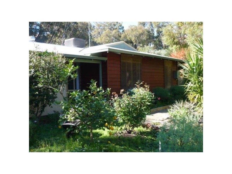 8 Knight Place, Waroona WA 6215