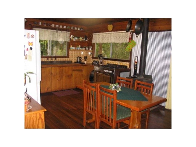 223 HOLYOAKE ROAD, Dwellingup WA 6213