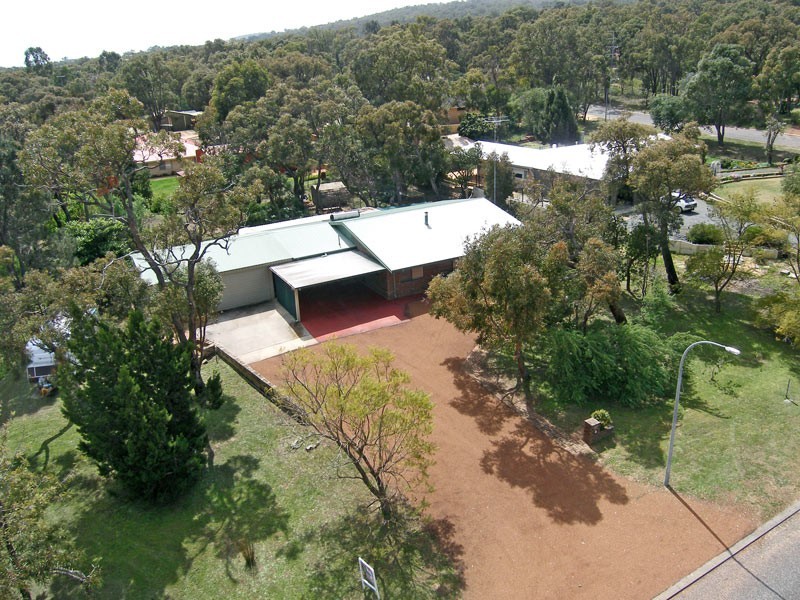 2 LYONS, Waroona WA 6215