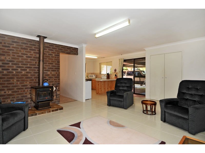 2 LYONS, Waroona WA 6215