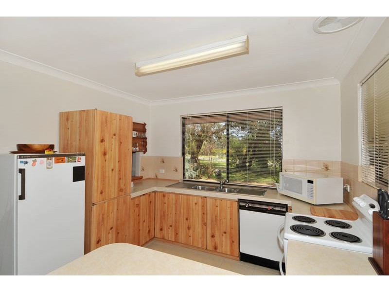 2 LYONS, Waroona WA 6215