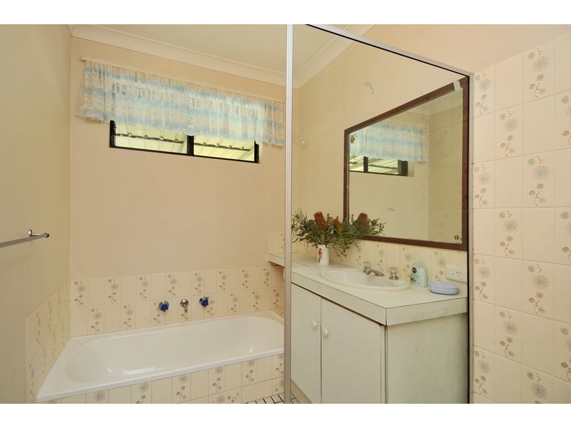 2 LYONS, Waroona WA 6215